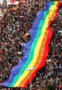 Bandera Gay entre masas - by Dark Suns